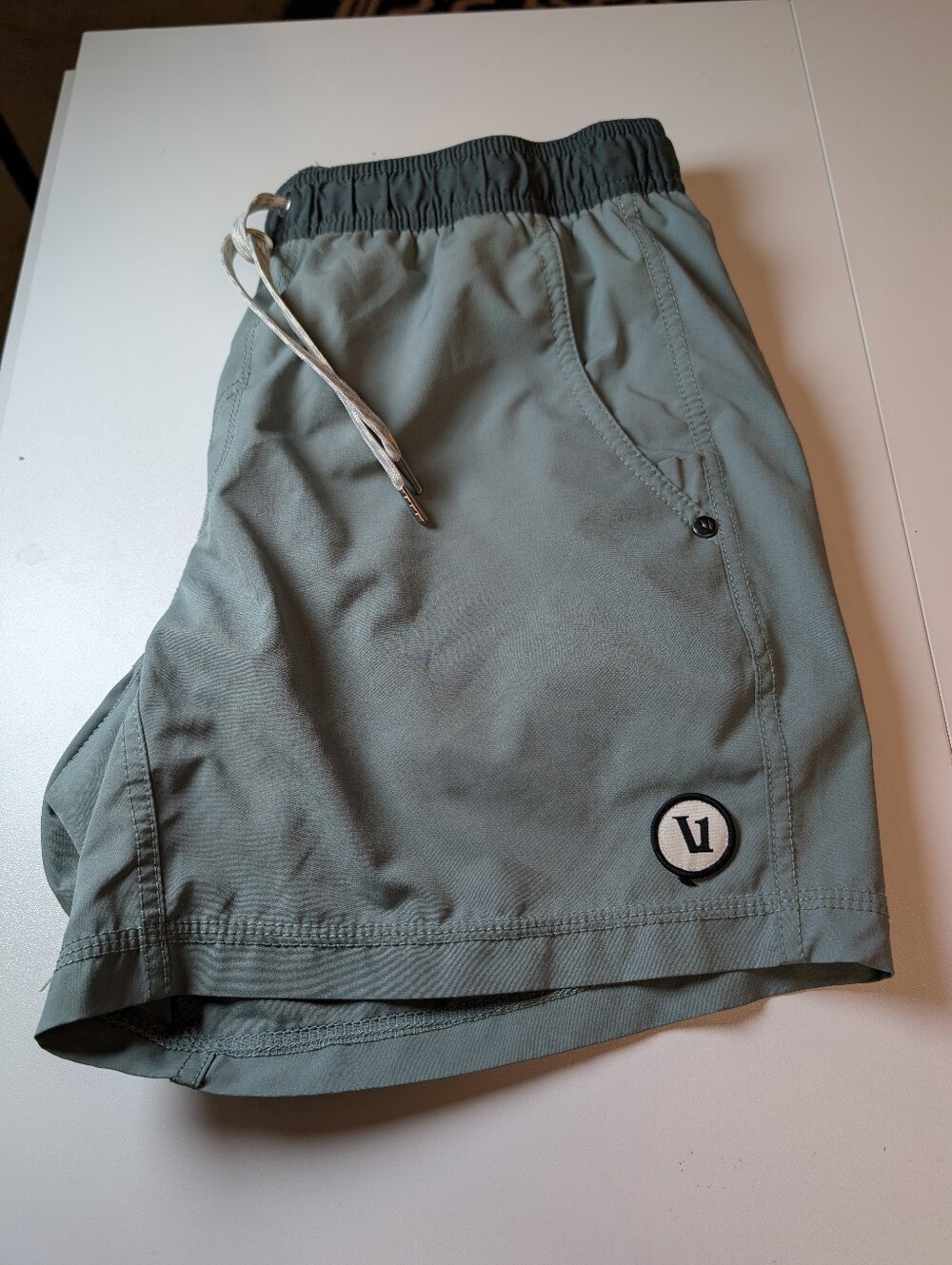Vuori Kore Lined Athletic Shorts 5” Inseam Mens Size S Green/Black Performance - Picture 11 of 11